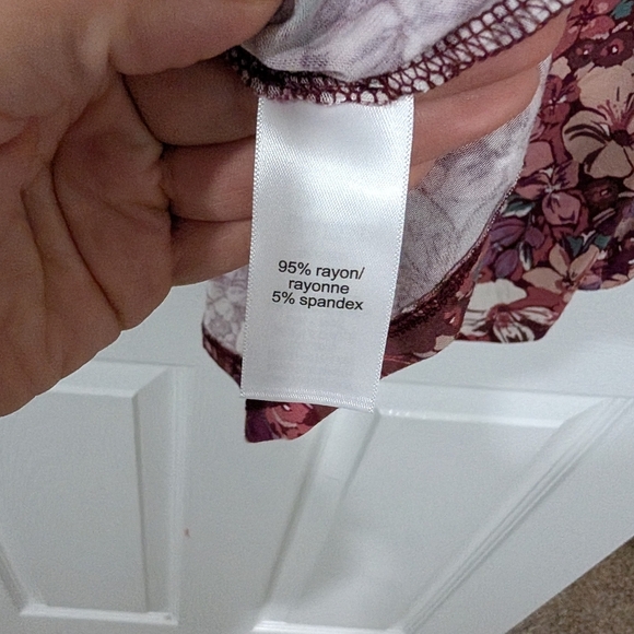 NWOT Maurices Pink/Burgundy Floral Racerback Tank Top in Size 1X - Picture 9 of 9